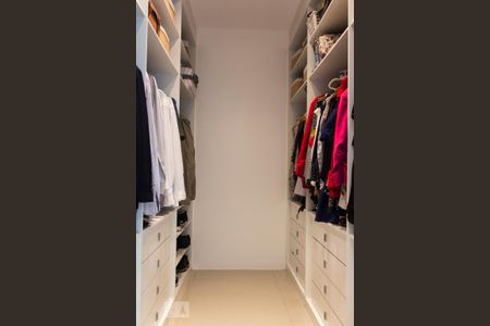 Casa de condomínio à venda com 305m², 6 quartos e 3 vagasCloset da suíte 5