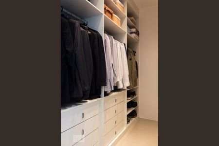 Casa de condomínio à venda com 305m², 6 quartos e 3 vagasCloset da suíte 5