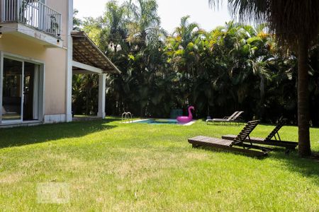 Casa de condomínio à venda com 305m², 6 quartos e 3 vagasQuintal