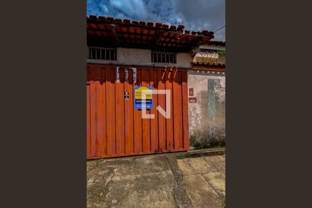 Casa à venda com 360m², 3 quartos e 5 vagasFachada - Plaquinha