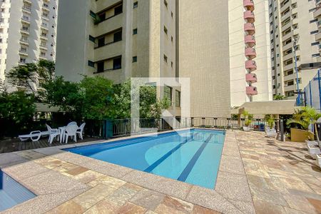 Apartamento à venda com 220m², 4 quartos e 4 vagasÁrea comum - Piscina