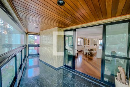 Apartamento à venda com 220m², 4 quartos e 4 vagasVaranda