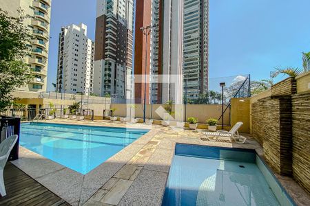 Apartamento à venda com 220m², 4 quartos e 4 vagasÁrea comum - Piscina