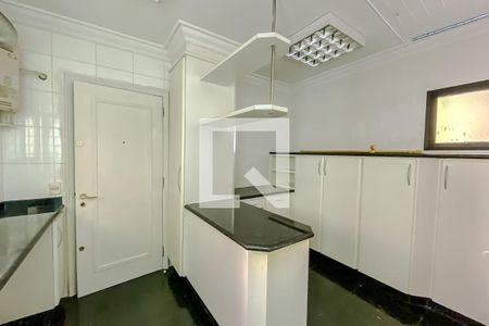 Apartamento à venda com 220m², 4 quartos e 4 vagasLavanderia