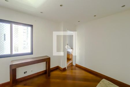 Apartamento à venda com 220m², 4 quartos e 4 vagasSala de TV