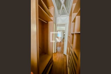 Apartamento à venda com 220m², 4 quartos e 4 vagasCloset da Suite 2