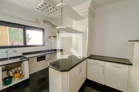 Apartamento à venda com 220m², 4 quartos e 4 vagasLavanderia