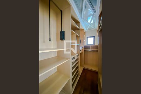 Apartamento à venda com 220m², 4 quartos e 4 vagasCloset da Suite 2