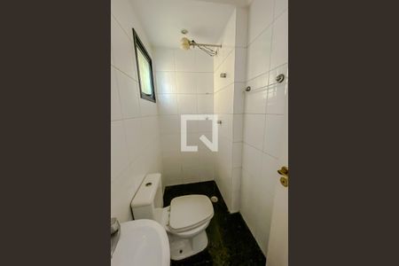 Apartamento à venda com 220m², 4 quartos e 4 vagasBanheiro de Serviço