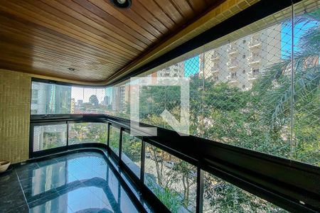 Apartamento à venda com 220m², 4 quartos e 4 vagasVaranda