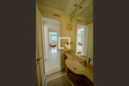 Apartamento à venda com 220m², 4 quartos e 4 vagasLavabo