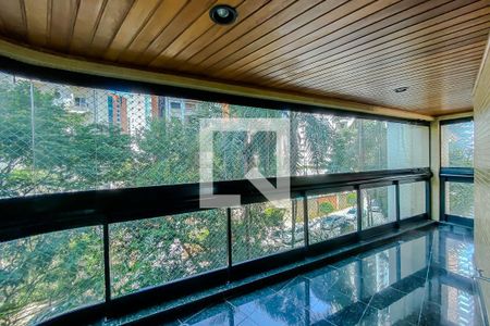 Apartamento à venda com 220m², 4 quartos e 4 vagasVaranda