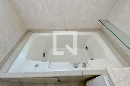 Apartamento à venda com 220m², 4 quartos e 4 vagasDetalhe Banheiro da Suite 2