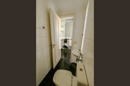 Apartamento à venda com 220m², 4 quartos e 4 vagasBanheiro de Serviço