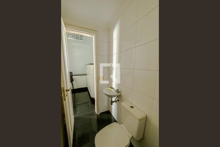 Apartamento à venda com 220m², 4 quartos e 4 vagasBanheiro de Serviço