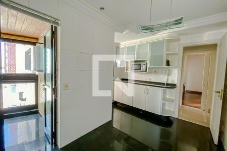 Apartamento à venda com 220m², 4 quartos e 4 vagasCozinha