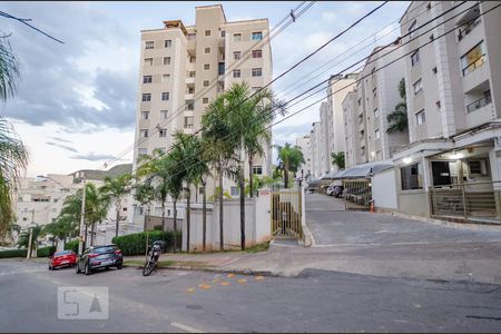 Apartamento para alugar com 60m², 2 quartos e 1 vagaFachada