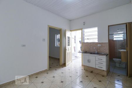 Cozinha de casa para alugar com 1 quarto, 40m² em Vila Guarani (zona Sul), São Paulo