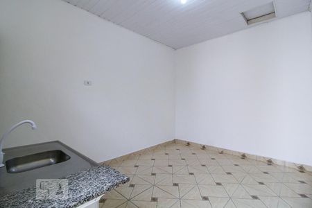 Cozinha de casa para alugar com 1 quarto, 40m² em Vila Guarani (zona Sul), São Paulo