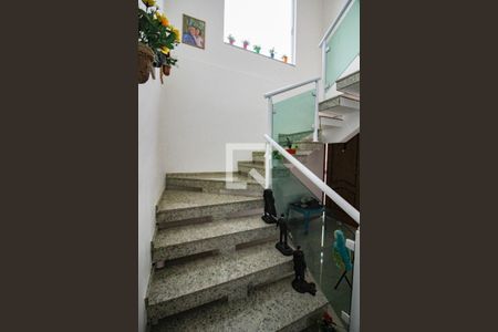 Casa à venda com 350m², 3 quartos e 4 vagasescada acesso quartos