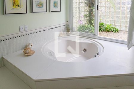 Casa à venda com 600m², 5 quartos e 4 vagasBanheiro da Suíte