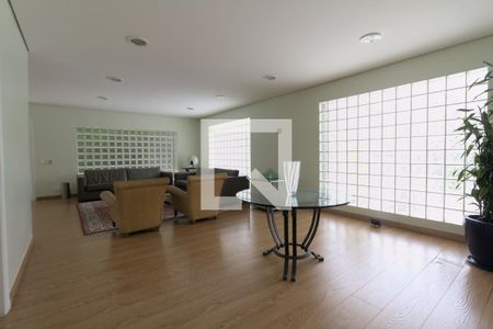 Sala de estar de casa à venda com 4 quartos, 350m² em Pacaembu, São Paulo