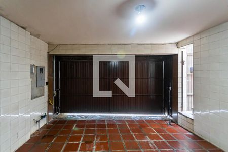 Casa à venda com 300m², 2 quartos e 2 vagas