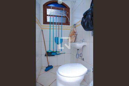 Casa à venda com 179m², 2 quartos e 2 vagas Casa à venda com 179m², 2 quartos e 2 vagasLavanderia e Área de Churrasqueira Banheiro