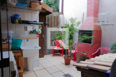 Casa à venda com 179m², 2 quartos e 2 vagas Casa à venda com 179m², 2 quartos e 2 vagasLavanderia e Área de Churrasqueira Banheiro