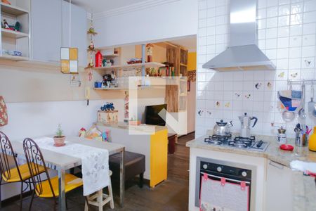 Casa à venda com 179m², 2 quartos e 2 vagas Casa à venda com 179m², 2 quartos e 2 vagasCozinha