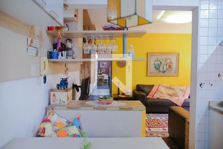 Casa à venda com 179m², 2 quartos e 2 vagas Casa à venda com 179m², 2 quartos e 2 vagasCozinha