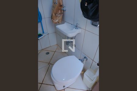 Casa à venda com 179m², 2 quartos e 2 vagas Casa à venda com 179m², 2 quartos e 2 vagasLavanderia e Área de Churrasqueira Banheiro