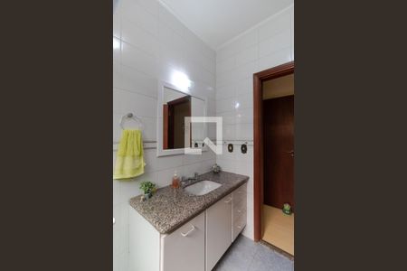 Casa à venda com 351m², 4 quartos e 4 vagasBanheiro 01