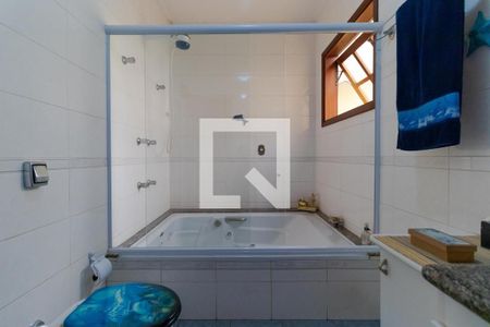 Casa à venda com 351m², 4 quartos e 4 vagasBanheiro da Suíte 02