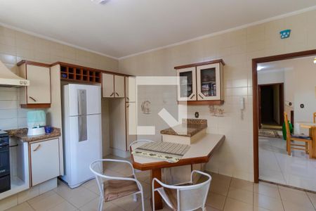 Casa à venda com 351m², 4 quartos e 4 vagasCozinha 01