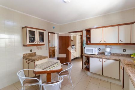 Casa à venda com 351m², 4 quartos e 4 vagasCozinha 01