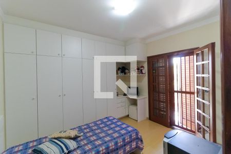 Casa à venda com 351m², 4 quartos e 4 vagasSuíte 01