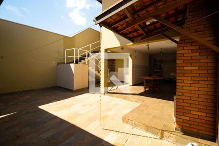 Casa à venda com 351m², 4 quartos e 4 vagasQuintal