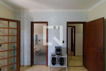 Casa à venda com 351m², 4 quartos e 4 vagasSuíte 01