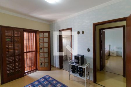 Casa à venda com 351m², 4 quartos e 4 vagasSuíte 01