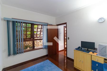 Casa à venda com 351m², 4 quartos e 4 vagasEscritório