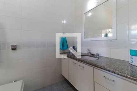Casa à venda com 351m², 4 quartos e 4 vagasBanheiro da Suíte 01