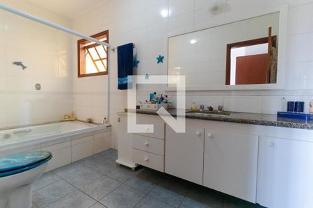 Casa à venda com 351m², 4 quartos e 4 vagasBanheiro da Suíte 02