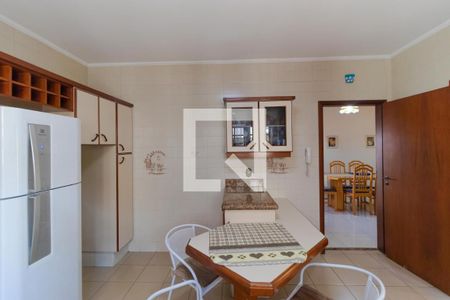 Casa à venda com 351m², 4 quartos e 4 vagasCozinha 01