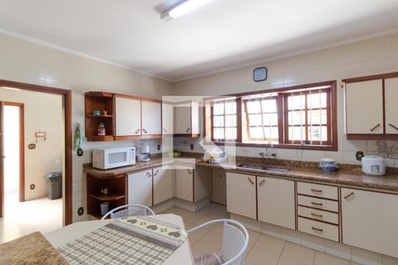 Casa à venda com 351m², 4 quartos e 4 vagasCozinha 01