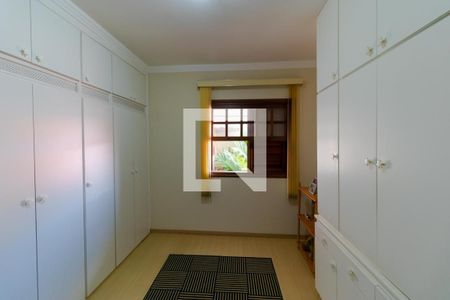 Casa à venda com 351m², 4 quartos e 4 vagasQuarto 01
