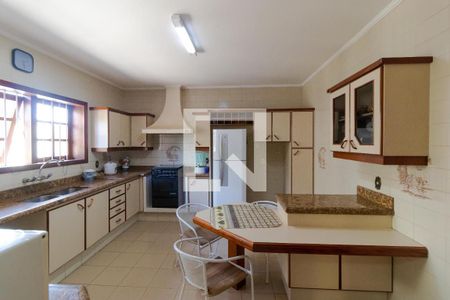 Casa à venda com 351m², 4 quartos e 4 vagasCozinha 01