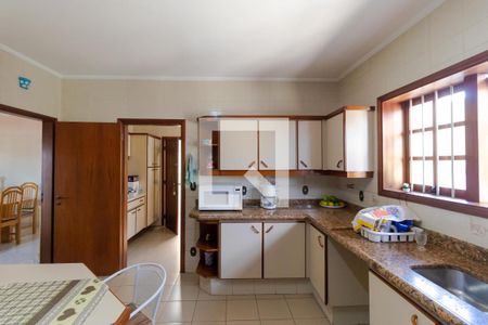 Casa à venda com 351m², 4 quartos e 4 vagasCozinha 01