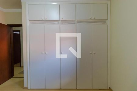 Casa à venda com 351m², 4 quartos e 4 vagasQuarto 01