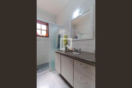 Casa à venda com 351m², 4 quartos e 4 vagasBanheiro 01